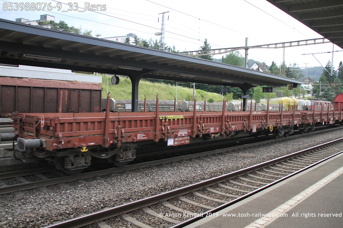 853988076-9_33_Rens.JPG